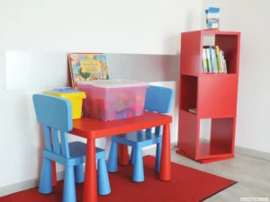 Spielecke mit Kindertisch im Wartebereich der Praxis in Dortmund-Huckarde